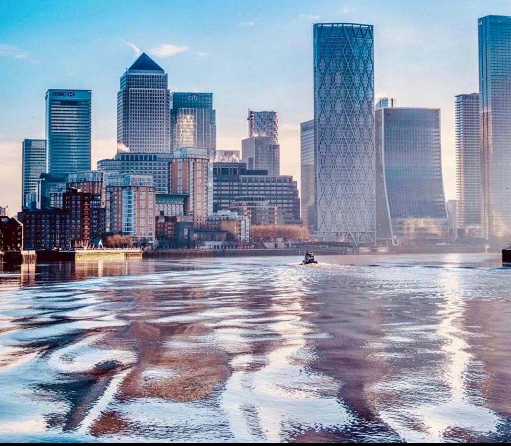 Executive Waterfront Split Penthouse Apartment London