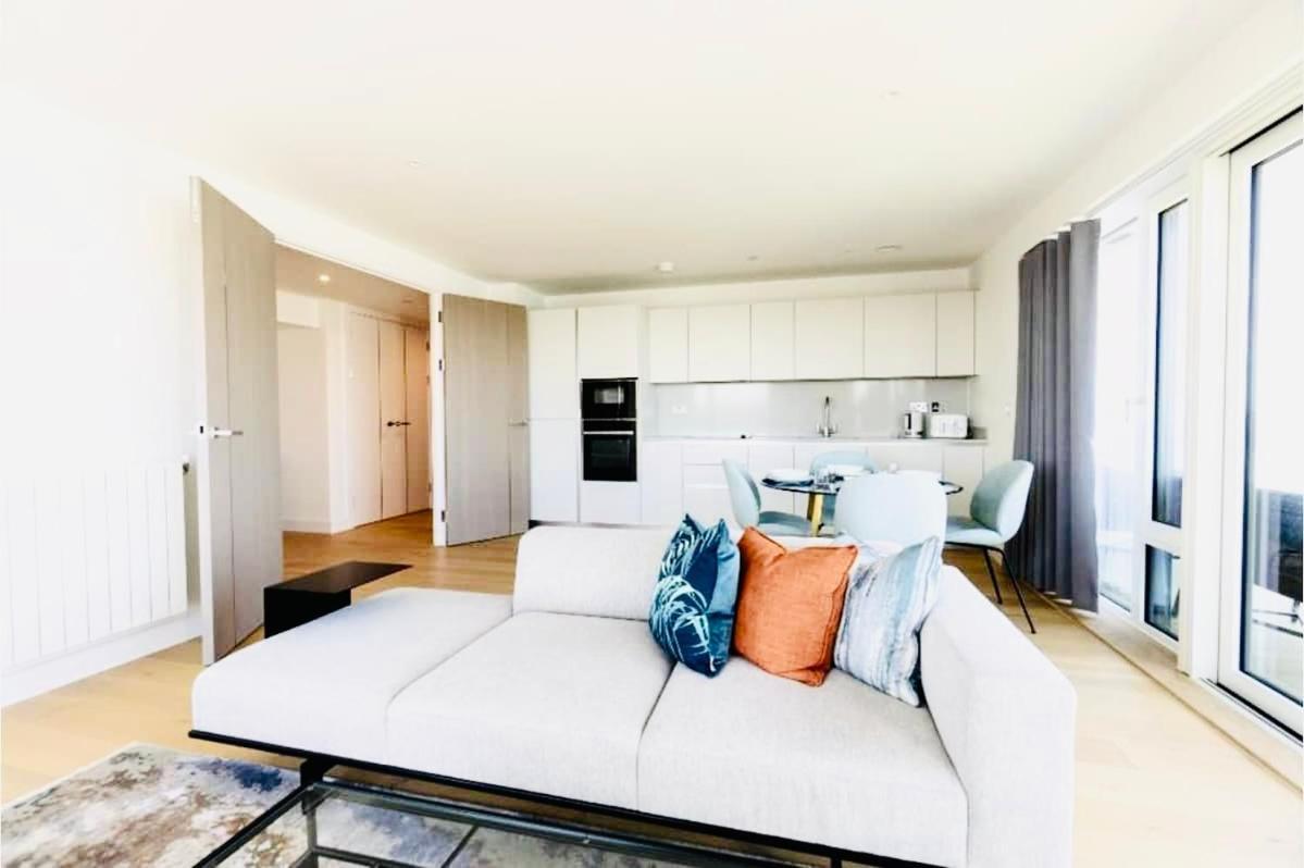 Executive Waterfront Split Penthouse Apartment