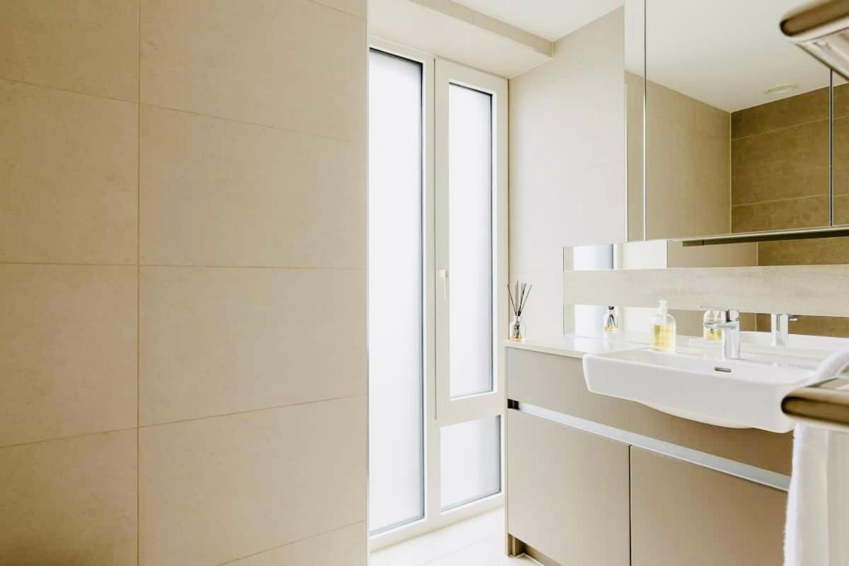Apartment Executive Waterfront Split Penthouse