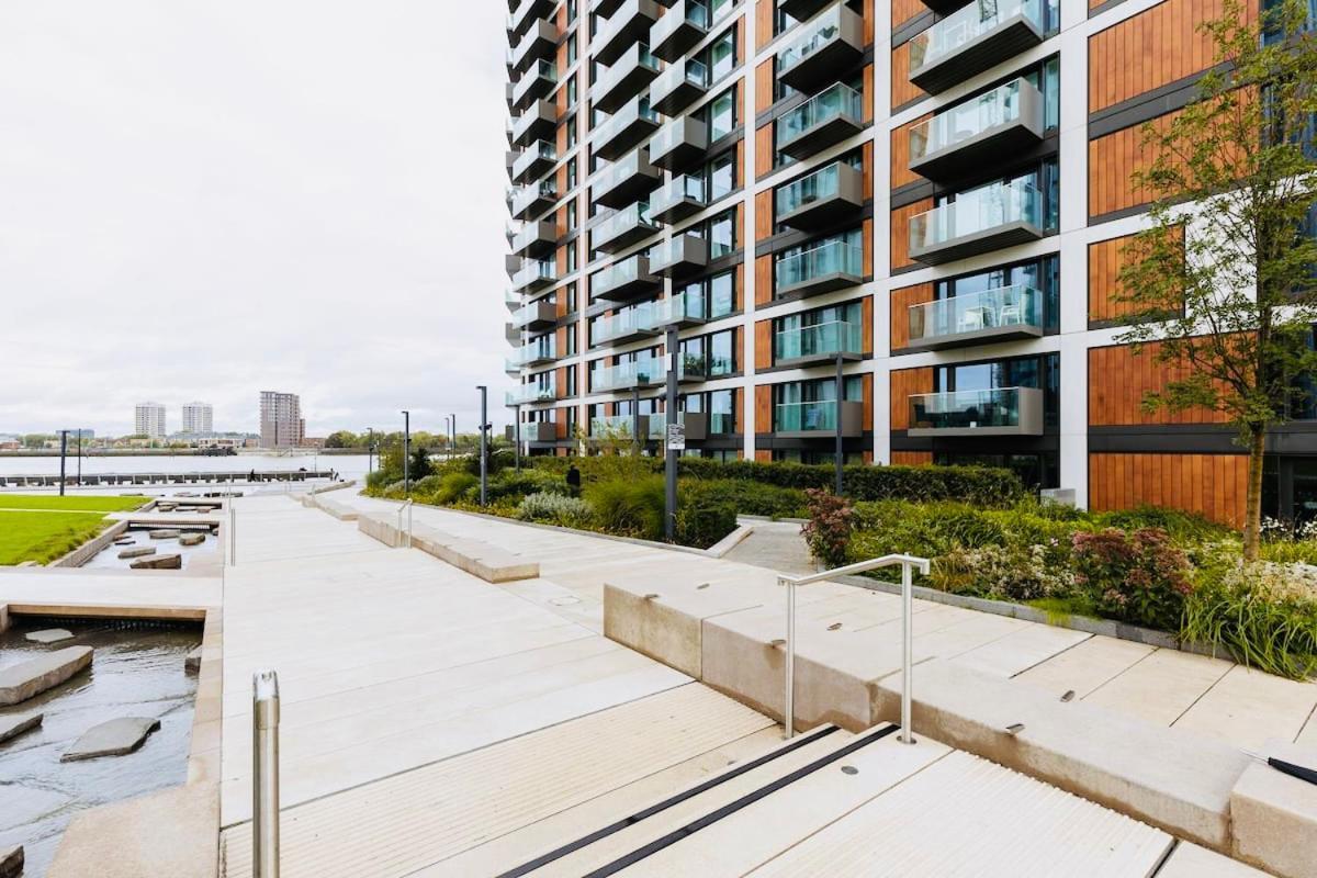 Apartment Executive Waterfront Split Penthouse *