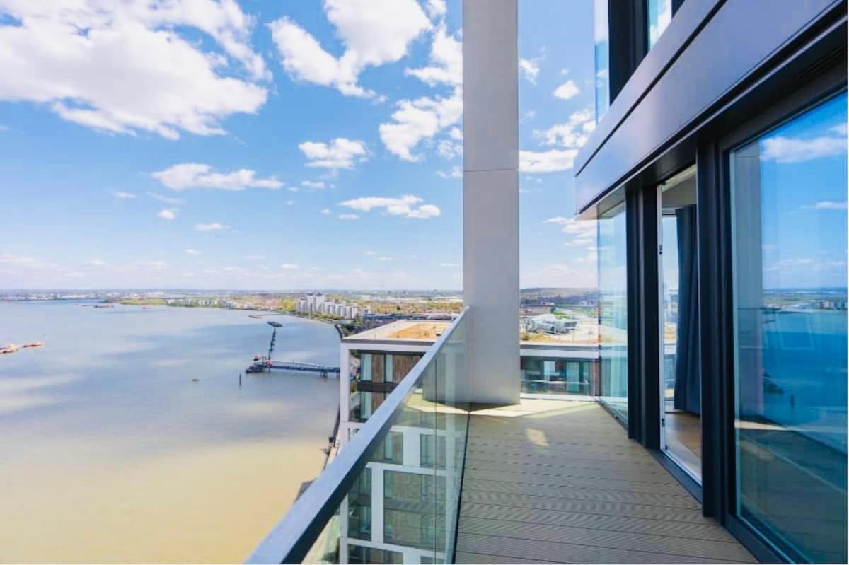 Executive Waterfront Split Penthouse London