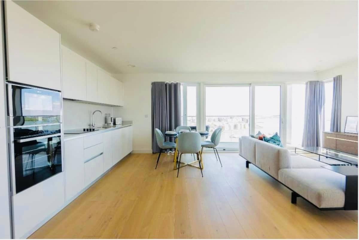 Executive Waterfront Split Penthouse