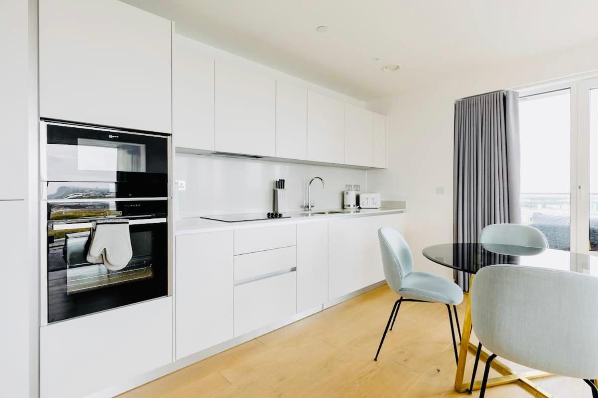 Executive Waterfront Split Penthouse Apartment *