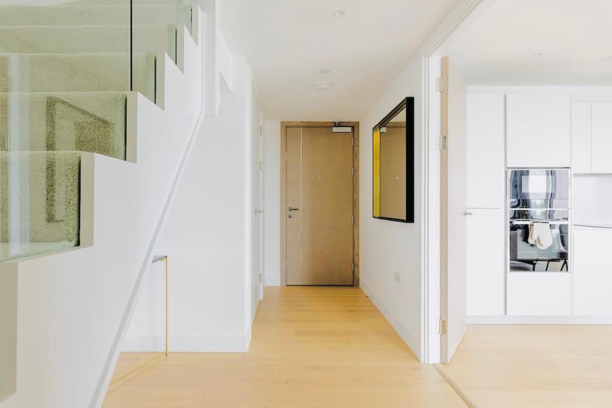 Executive Waterfront Split Penthouse Apartment London